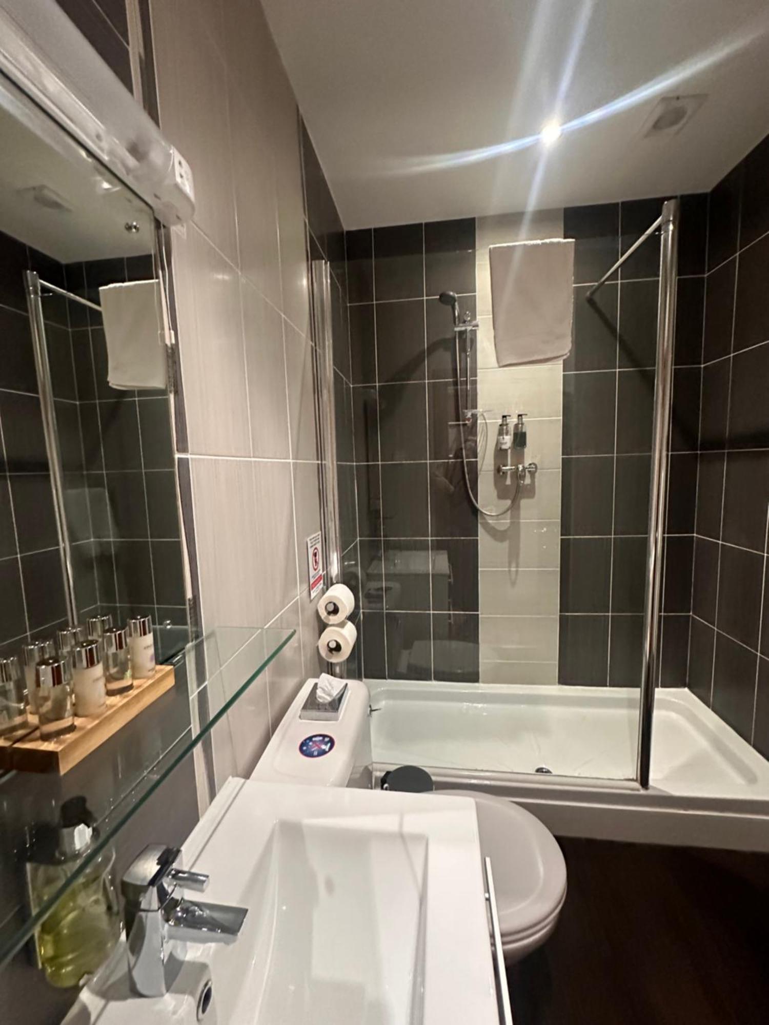 The Bell Guesthouse Питерли Экстерьер фото