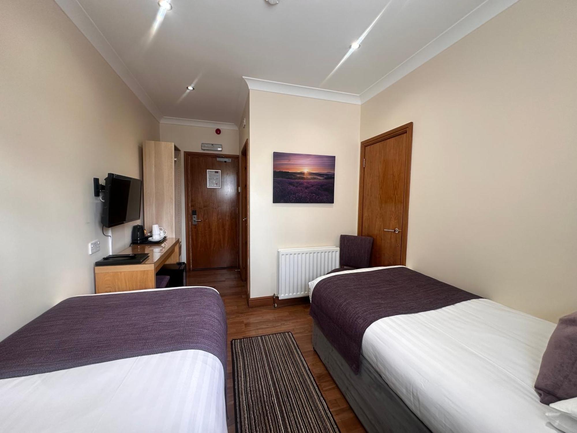The Bell Guesthouse Питерли Экстерьер фото