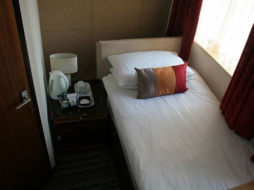 The Bell Guesthouse Питерли Экстерьер фото