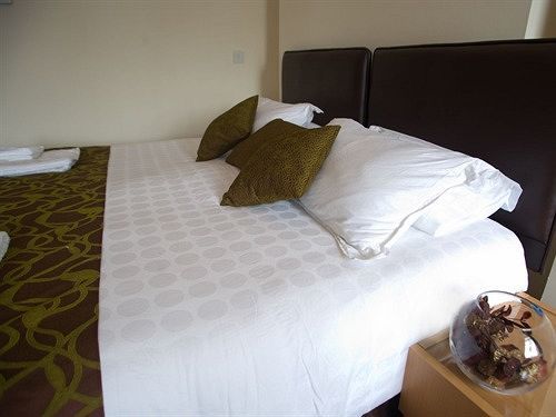 The Bell Guesthouse Питерли Экстерьер фото